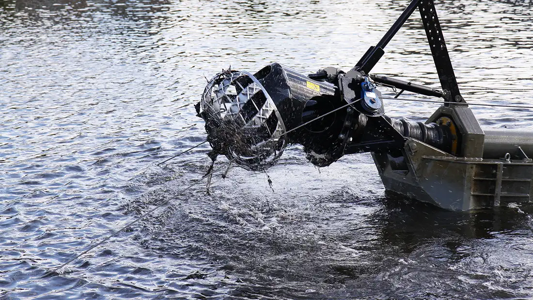 Which Dredge Can Handle Large Material but Is Slower to Process